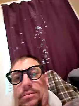 Snapshot of Highfrog1 chatting on May 5, 2026, 8:01 pm Highfrog1 online show from May 5, 2026, 8:01 pm
