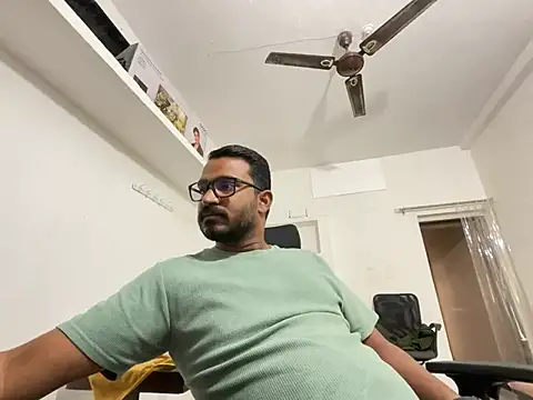 real meet girl finding in online show from December 13, 2024, 10:41 am