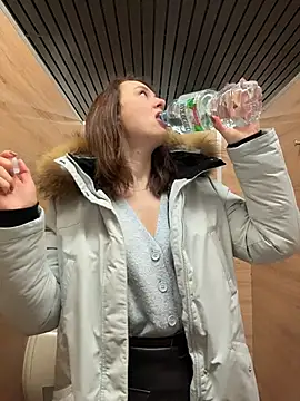 Dina Tease online show from February 9, 2026, 12:03 pm