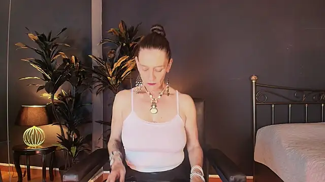 Snapshot of LeanaMature chatting on March 6, 2025, 8:05 pm LeanaMature online show from March 6, 2025, 8:05 pm