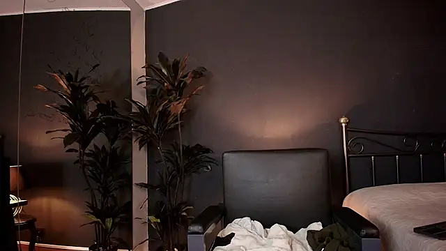 Snapshot of LeanaMature chatting on March 4, 2025, 11:00 pm LeanaMature online show from March 4, 2025, 11:00 pm