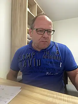 coupleLatinaLovers online show from April 15, 2026, 7:25 am