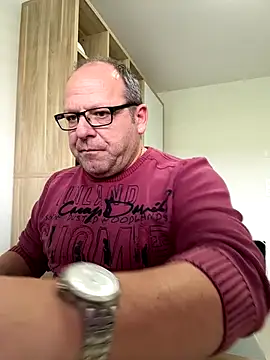 Snapshot of coupleLatinaLovers chatting on October 28, 2025, 11:31 am coupleLatinaLovers online show from October 28, 2025, 11:31 am