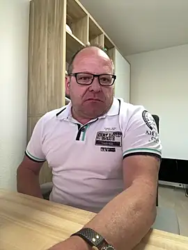 coupleLatinaLovers online show from April 27, 2026, 5:05 am