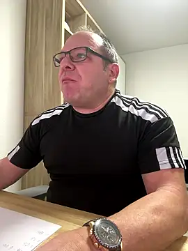 coupleLatinaLovers online show from January 6, 2026, 6:28 am