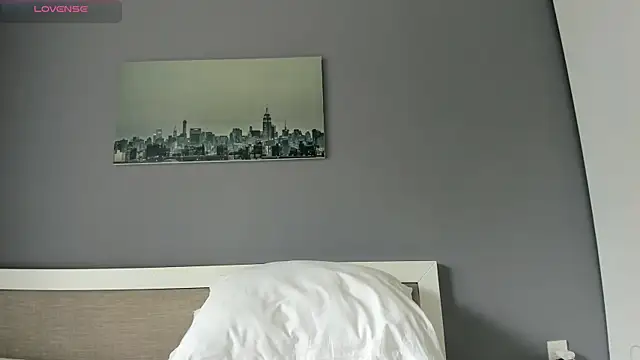 yumisunn online show from October 28, 2025, 4:02 am