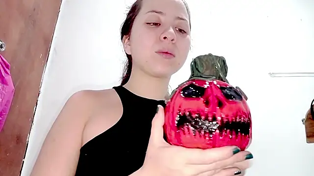 PetiteIvoryQueen19 online show from October 6, 2025, 6:14 am