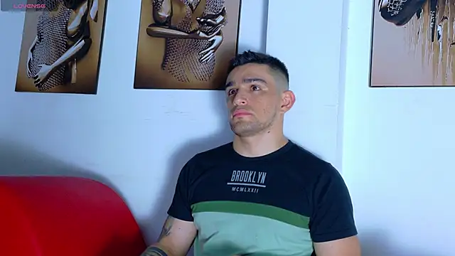 Sexy Alejandro  online show from April 5, 2026, 1:56 am