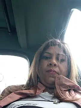 Snapshot of Laura-Hernandez chatting on February 18, 2026, 4:25 pm Laura-Hernandez online show from February 18, 2026, 4:25 pm