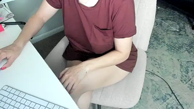 Snapshot of bigb00tyjudyyX chatting on May 19, 2026, 4:14 pm bigb00tyjudyyX online show from May 19, 2026, 4:14 pm