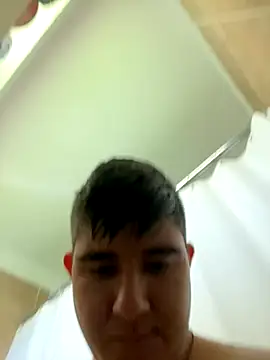 Yann 18 online show from October 27, 2025, 5:03 pm