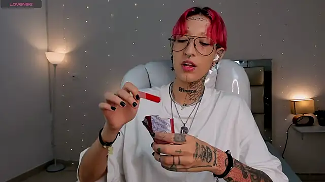 ravengreen  online show from January 29, 2025, 8:04 pm