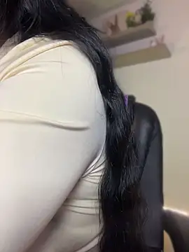 Snapshot of Valentina_cartier chatting on April 23, 2026, 12:28 am Valentina cartier online show from April 23, 2026, 12:28 am