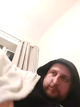 Snapshot of HE-M123 chatting on December 3, 2024, 4:44 pm HE-M123 online show from December 3, 2024, 4:44 pm