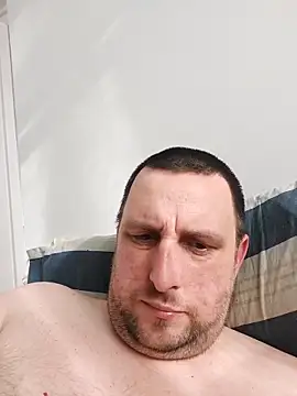 Snapshot of HE-M123 chatting on October 6, 2025, 1:56 pm HE-M123 online show from October 6, 2025, 1:56 pm