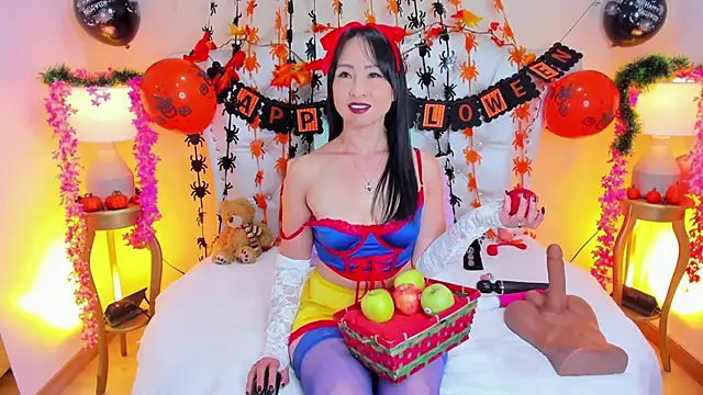 AliceLamore online show from October 31, 2025, 12:13 pm