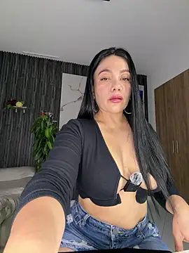 Snapshot of Abril10_ chatting on June 2, 2026, 2:17 pm Abril10 online show from June 2, 2026, 2:17 pm