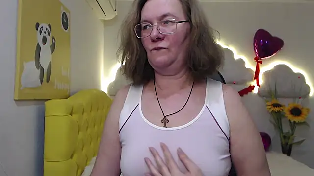 Snapshot of HolyMilfa chatting on February 21, 2025, 2:06 pm HolyMilfa online show from February 21, 2025, 2:06 pm