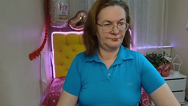 Snapshot of HolyMilfa chatting on March 11, 2025, 7:57 am HolyMilfa online show from March 11, 2025, 7:57 am