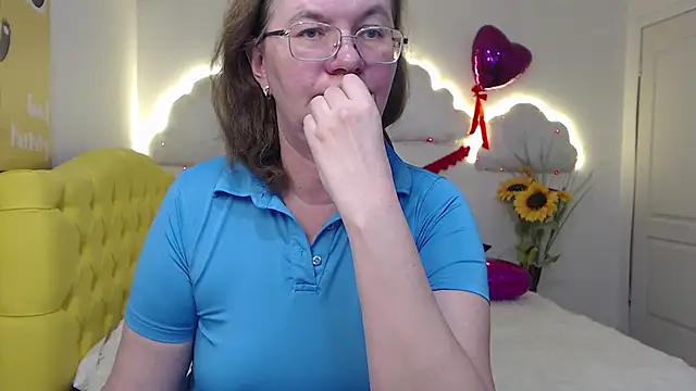 Snapshot of HolyMilfa chatting on March 7, 2025, 10:46 am HolyMilfa online show from March 7, 2025, 10:46 am