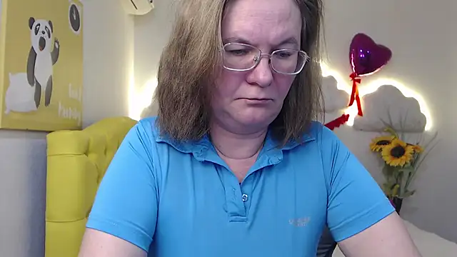 Snapshot of HolyMilfa chatting on March 7, 2025, 4:55 pm HolyMilfa online show from March 7, 2025, 4:55 pm