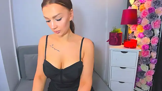 OliviaFantasy online show from November 1, 2025, 11:59 am