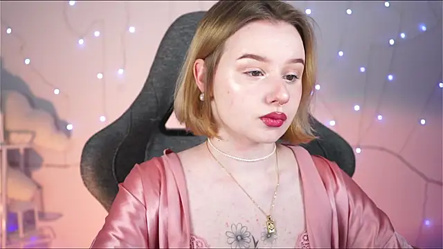 Snapshot of AdeleLoomis chatting on February 25, 2025, 2:14 am AdeleLoomis online show from February 25, 2025, 2:14 am