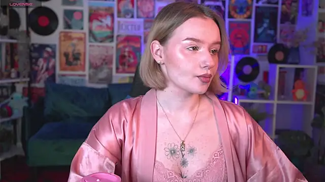 Snapshot of AdeleLoomis chatting on March 6, 2025, 2:19 am AdeleLoomis online show from March 6, 2025, 2:19 am