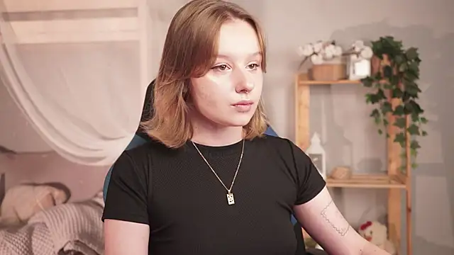 Snapshot of AdeleLoomis chatting on September 15, 2025, 5:02 pm AdeleLoomis online show from September 15, 2025, 5:02 pm