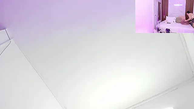 pamelajons  online show from October 21, 2025, 1:10 pm