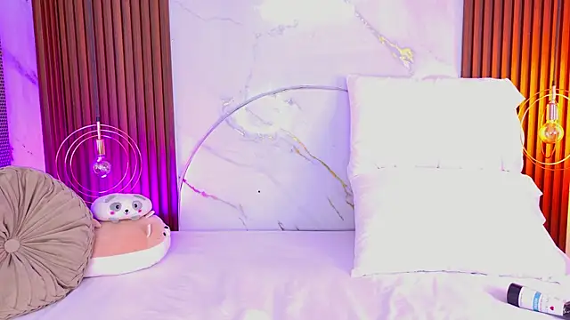 pamelajons  online show from December 17, 2025, 12:32 pm