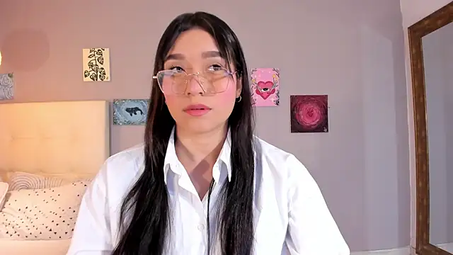 Maia W10 online show from May 26, 2026, 12:14 pm