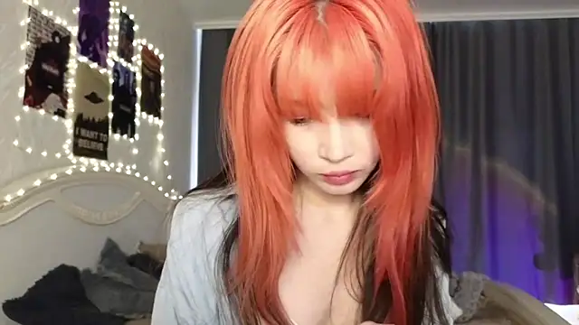 Snapshot of E_v_E_ chatting on February 18, 2025, 6:15 am E v E online show from February 18, 2025, 6:15 am