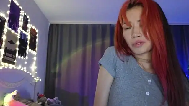 Snapshot of E_v_E_ chatting on January 7, 2025, 7:42 am E v E online show from January 7, 2025, 7:42 am