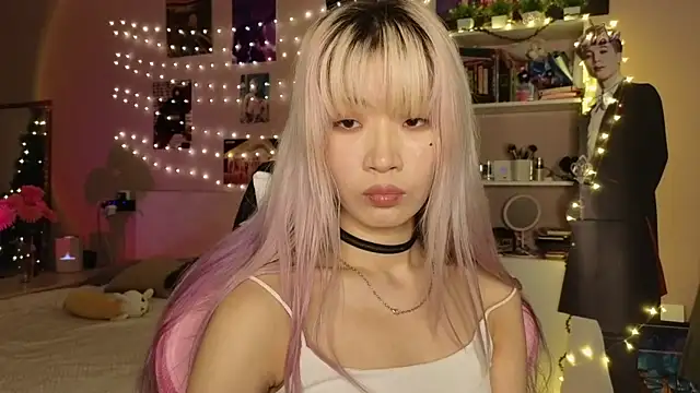 Snapshot of E_v_E_ chatting on February 17, 2026, 7:05 am E v E online show from February 17, 2026, 7:05 am