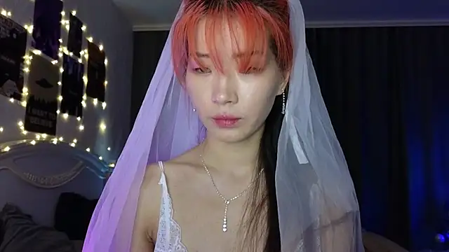 Snapshot of E_v_E_ chatting on January 13, 2025, 6:05 pm E v E online show from January 13, 2025, 6:05 pm