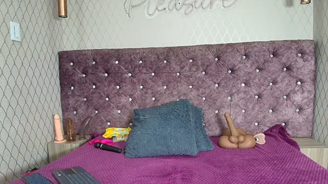 VALENTINA3x online show from April 30, 2026, 2:29 am