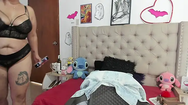 AngeleRoux online show from October 17, 2025, 2:08 pm