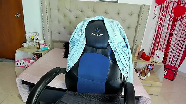 AngeleRoux online show from March 12, 2025, 1:47 am