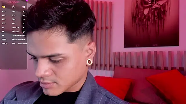 Snapshot of Myk3xx chatting on December 17, 2024, 3:16 pm Myk3xx online show from December 17, 2024, 3:16 pm