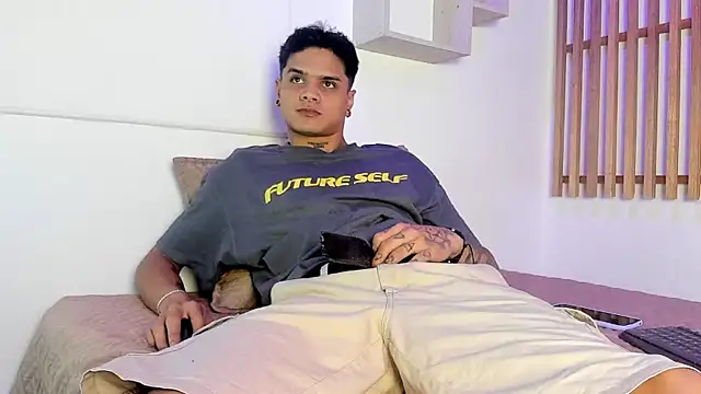 Snapshot of Myk3xx chatting on December 23, 2024, 11:57 am Myk3xx online show from December 23, 2024, 11:57 am