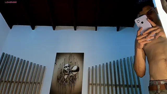 Snapshot of Myk3xx chatting on December 10, 2024, 7:43 pm Myk3xx online show from December 10, 2024, 7:43 pm