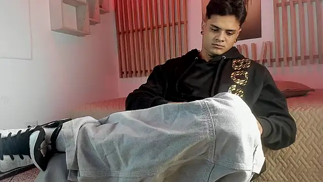 Snapshot of Myk3xx chatting on December 19, 2024, 6:23 pm Myk3xx online show from December 19, 2024, 6:23 pm