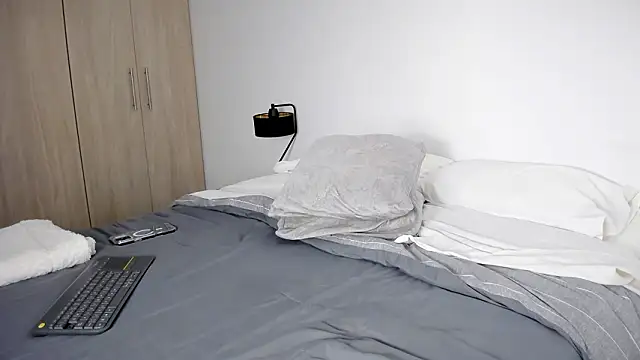 Snapshot of Bella_rossinii_ chatting on February 27, 2026, 2:01 am Bella rossinii online show from February 27, 2026, 2:01 am