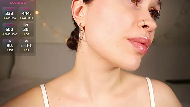 Snapshot of alma_yammy chatting on February 21, 2025, 4:48 pm alma yammy online show from February 21, 2025, 4:48 pm