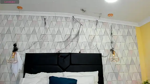 JustinePerry online show from November 6, 2025, 3:10 am