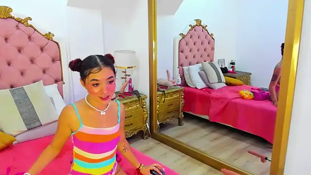 Snapshot of Candy5Girl chatting on March 11, 2025, 10:42 pm Candy5Girl online show from March 11, 2025, 10:42 pm