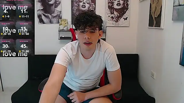 Snapshot of Angelo-cianuro- chatting on March 9, 2026, 12:20 pm Angelo-cianuro- online show from March 9, 2026, 12:20 pm