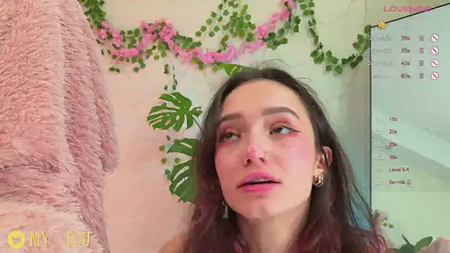 Snapshot of MyLou_ chatting on February 16, 2025, 7:05 pm MyLou online show from February 16, 2025, 7:05 pm