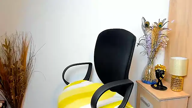 sweetangell69  online show from April 9, 2026, 2:57 am